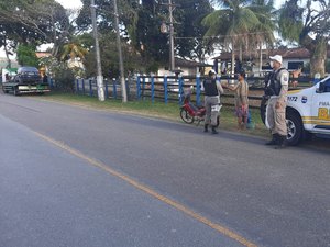 BPRv remove veículos e flagra motoqueiros sem capacetes na Rota Ecológica