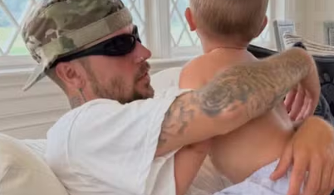 Justin Bieber compartilha fotos com o filho e tamanho do bebê impressiona web