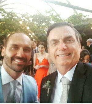 Bolsonaro: 'Já botei parentes no passado, sim. Qual é o problema?'