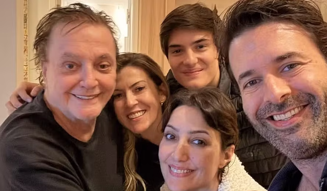 Fábio Jr recebe quatro dos cinco filhos em comemoração; Fiuk não participa