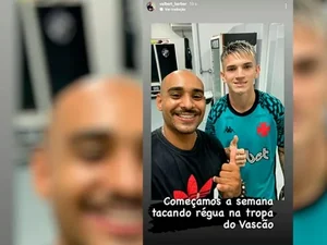 Barbeiro 'fura' o Vasco e divulga foto de Orellano com uniforme