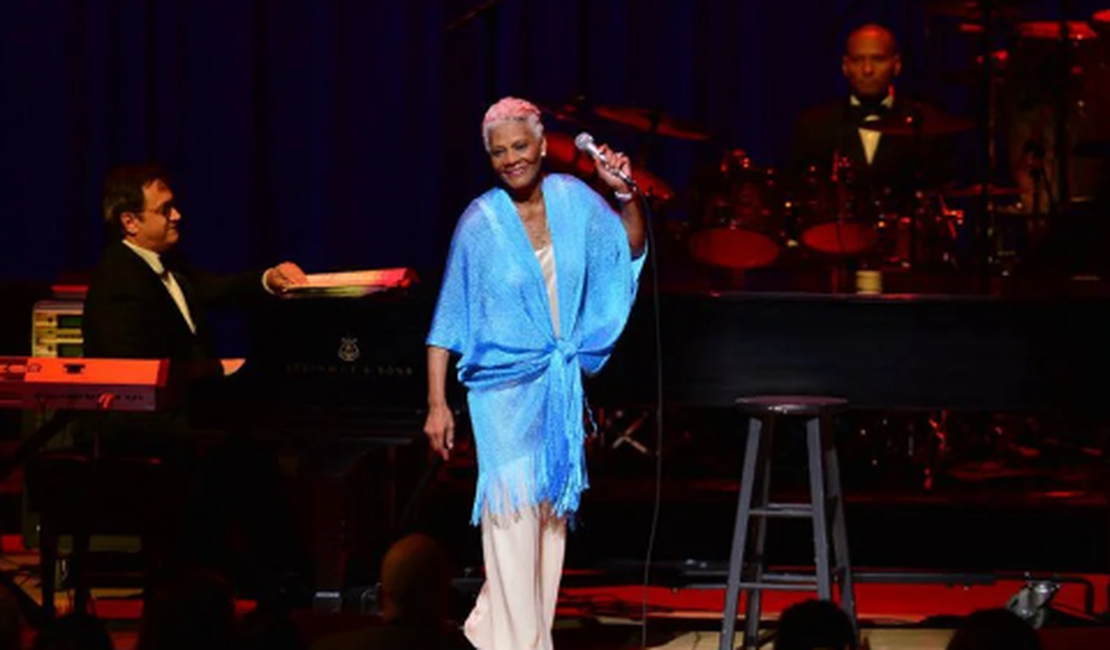 Dionne Warwick quer morar na Bahia após turnê de despedida
