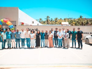 Prefeito Déo inaugura Centro Educacional de Japaratinga e autoriza novas obras