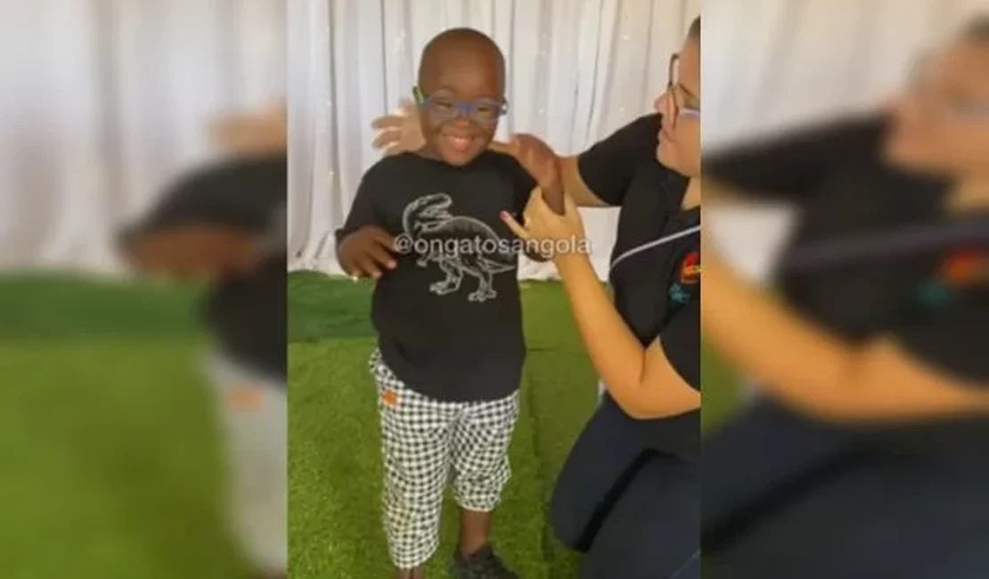Em vídeo emocionante, criança com Down enxerga com óculos pela 1ª vez