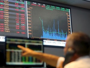 Bovespa fecha em queda de mais de 3%, de olho na cena política local