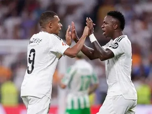 Mbappé e Vini Jr ignoram polêmica e reforçam parceria em jogo do Real Madrid