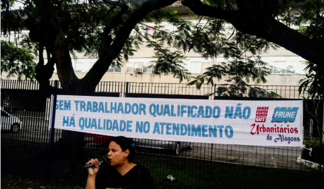 Trabalhadores protestam contra demissões da Equatorial Alagoas