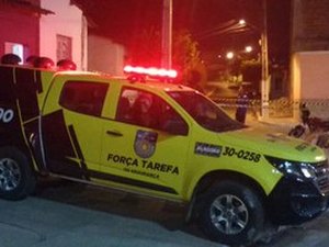 Homem é encontrado morto dentro de casa com ferimentos de arma branca