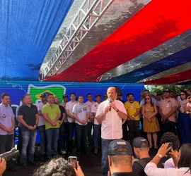 Antônio Albuquerque mostra força política ao reunir adversários no mesmo palanque