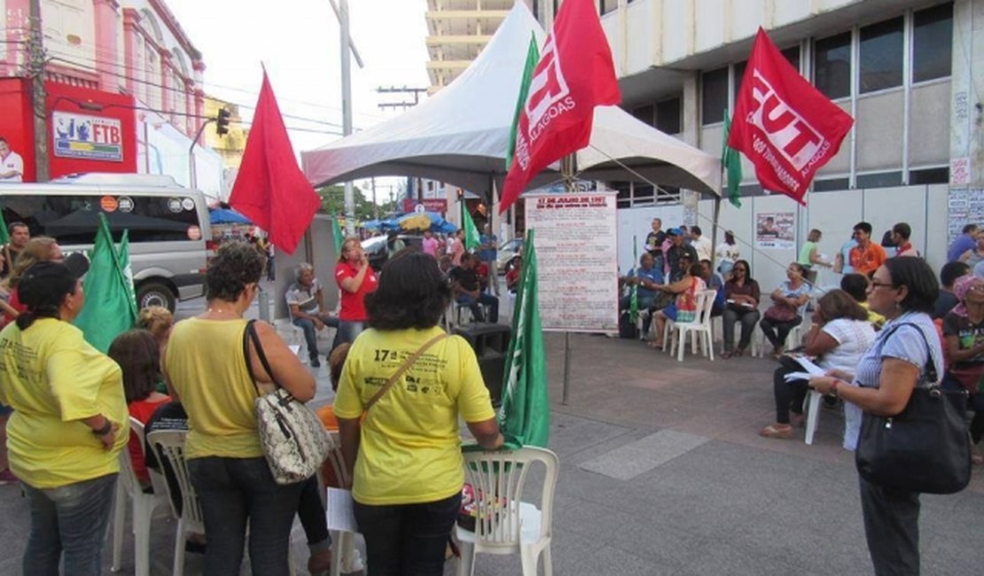 Movimento unificado de servidores estaduais realiza ato público