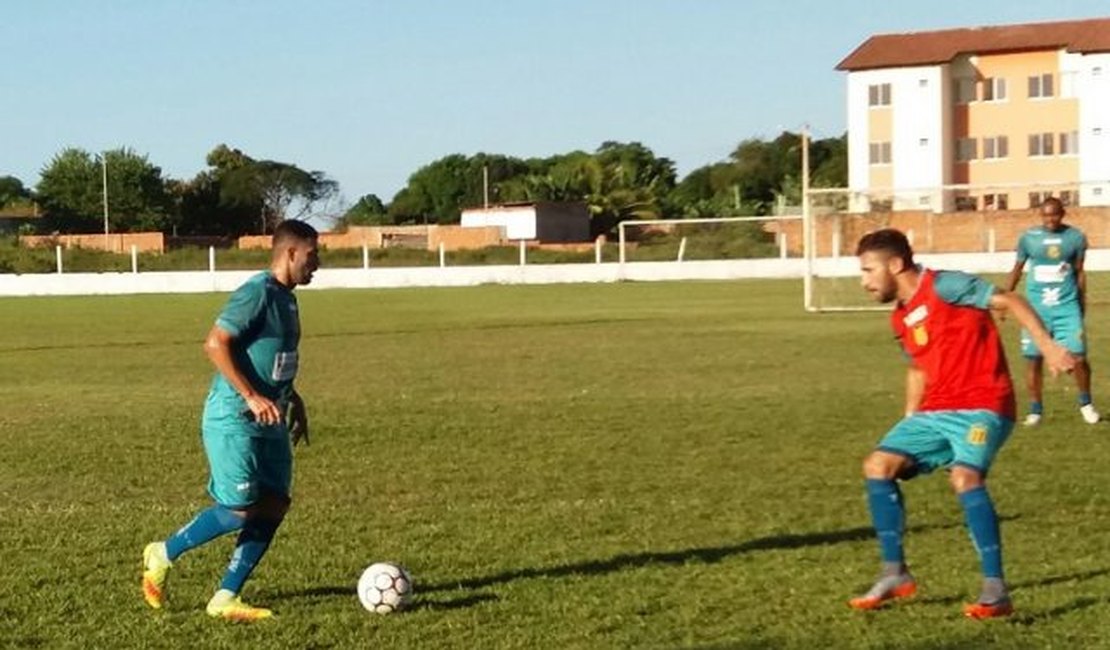 Francisco Diá prioriza trabalhos de finalização e bola parada para enfrentar o ASA