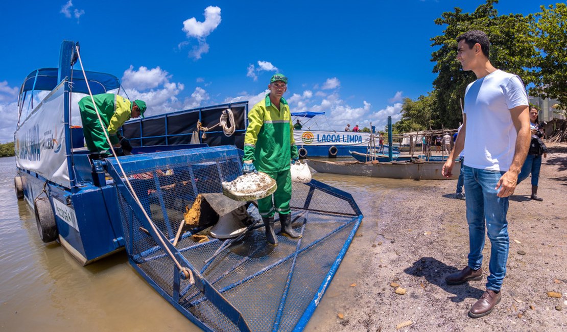 JHC lança ecoboat para atuar na limpeza da lagoa