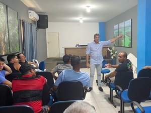 Prefeito se reúne com escuneiros e anuncia rodízio de passeios nas piscinas de Maragogi
