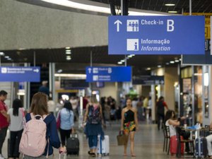 Covid-19: Bolsonaro entra na Justiça e reabre aeroportos no Ceará 
