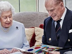 Rainha Elizabeth e marido recebem vacina contra a covid-19