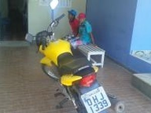 Polícia prende dois menores com moto roubada no Brisa do Lago