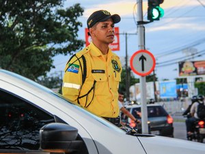 SMTT interdita via no Pinheiro para inspeção na rede de drenagem