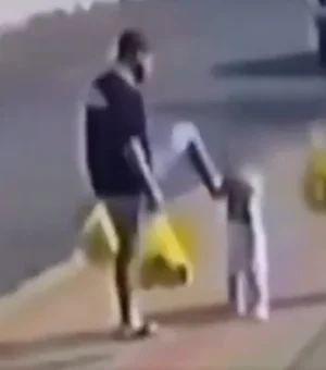 Polícia encontra ferimentos no irmão de menina chutada pelo pai no PR
