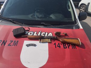 Polícia apreende espingarda em canavial de Jundiá