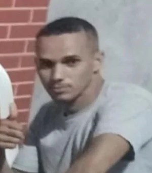 Homem morre após ser baleado na testa dentro de residência em Arapiraca