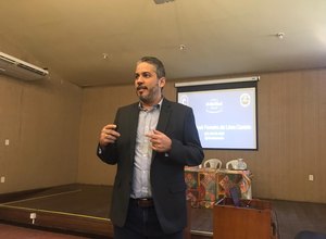 Pré-candidato a prefeito realiza ciclo de palestras sobre gestão pública 