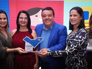Governador cria Prêmio Escola 10, que reconhece municípios com melhores indicadores educacionais
