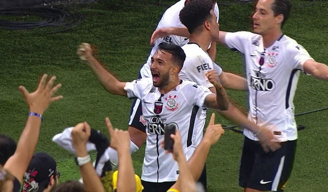 Brasileirão: Corinthians dispara e nenhum dos ameaçados ganha na abertura da rodada