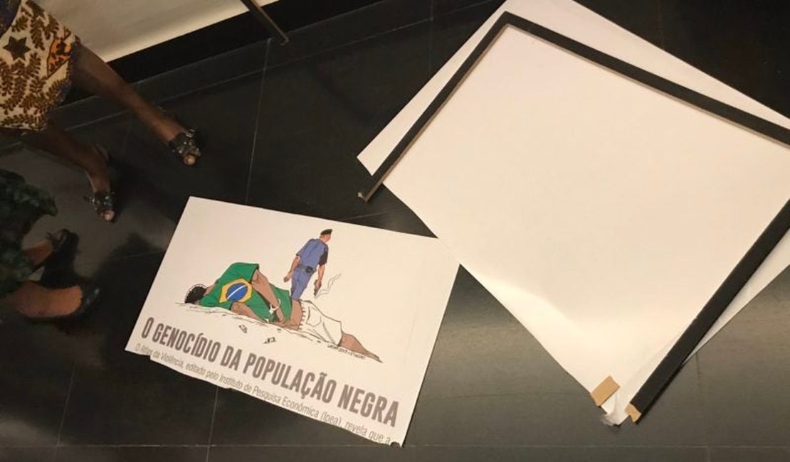 Deputado do PSL vandaliza exposição sobre o Mês da Consciência Negra na Câmara
