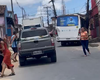 [Vídeo] Micro-ônibus da linha Rio Largo–Maceió colide com poste e deixa feridos, em Rio Largo