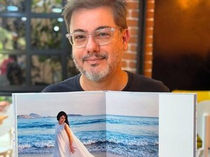 Leo Aversa celebra carreira com livro apresentado por Marisa Monte