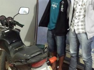 Vigilante pede carona a menor que portava revólver