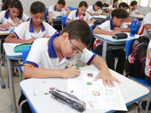 Escolas públicas e privadas  devem participar da Base Nacional Curricular