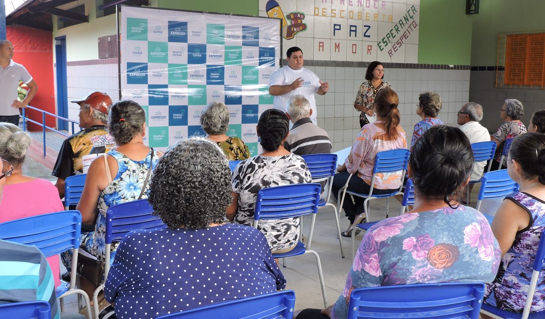 Expresso do Coração oferece consultas e exames gratuitos para a terceira idade