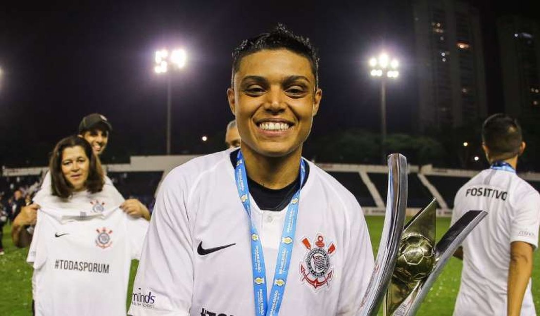 Ex-jogador do Corinthians deixa futebol feminino, se assume trans e sonha em quebrar barreira