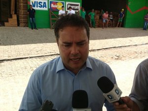 Paralisação na Educação: Renan Filho diz que portas estão abertas para negociações