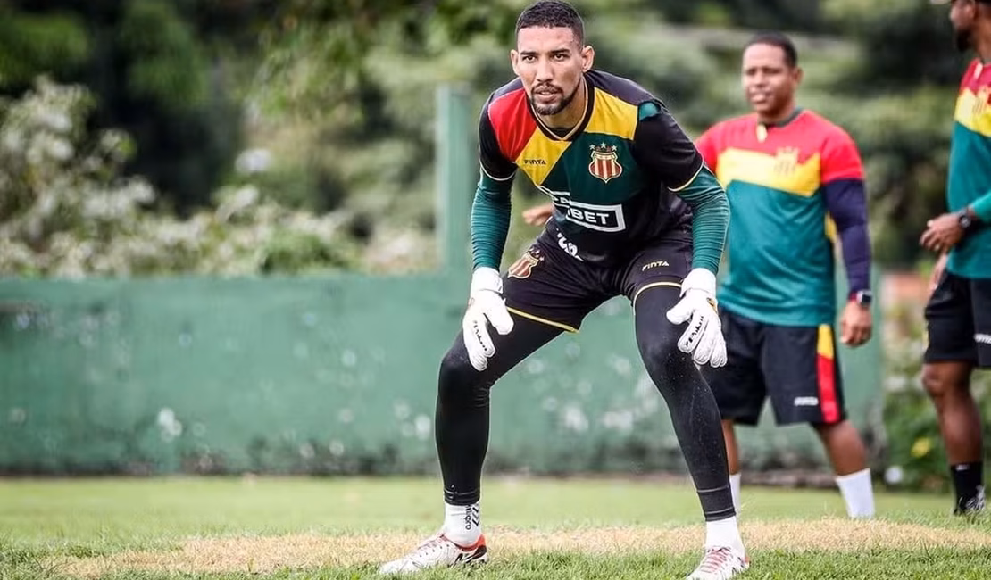 ASA anuncia goleiro Rafael Mariano para sequência da temporada