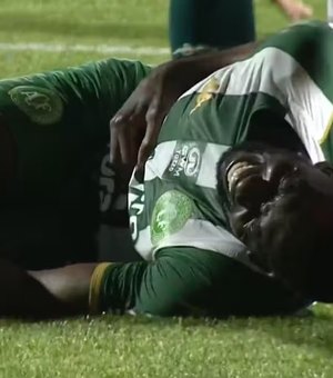 Bolasie, da Chapecoense, é internado com lesão rara no pâncreas após pancada em duelo contra o Cruzeiro