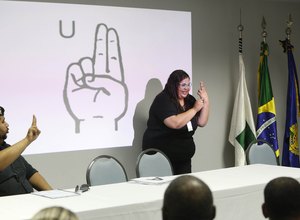 MPF quer que Estado e Prefeitura de Maceió adotem intérprete de Libras em comunicados sobre Covid-19