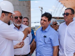 Governador visita obras do viaduto da PRF e Hospital Metropolitano 