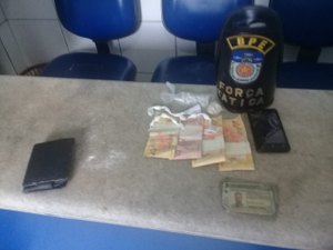Com tornozeleira eletrônica, jovem é preso por tráfico de drogas