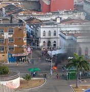 [Vídeo] Ambulantes bloqueiam ruas do Centro contra reordenamento