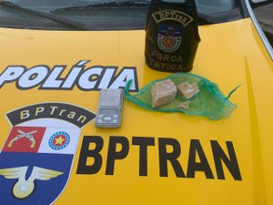 Jovem é preso por suspeita de tráfico de drogas em Cruz das Almas