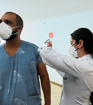 Servidores do HE do Agreste recebem vacina contra o sarampo