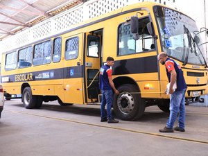 Em parceria com o Inmetro, Prefeitura de São Sebastião realiza inspeção técnica na frota do transporte escolar
