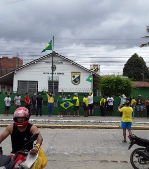 [Vídeo] Manifestantes pró-Bolsonaro realizam carreata contra o STF em Arapiraca