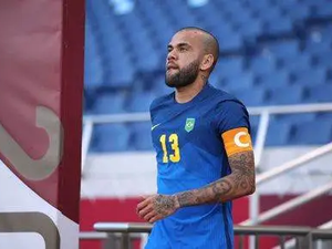 Digitais de mulher que acusa Daniel Alves são identificadas em banheiro de boate