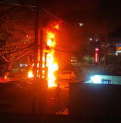 [Vídeo] Food truck pega fogo na Pajuçara e assusta moradores