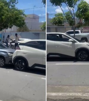 [Vídeo] Acidente provoca engavetamento com quatro carros na Av. Ceci Cunha, em Arapiraca