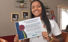 Jogadora Geyse Ferreira recebe título de Embaixatriz de Maragogi