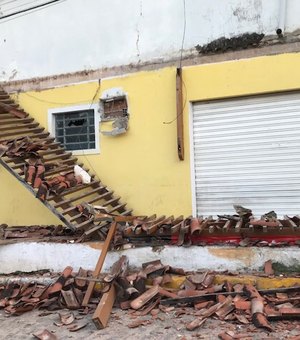 Beiral de lanchonete cai no centro de Marechal Deodoro